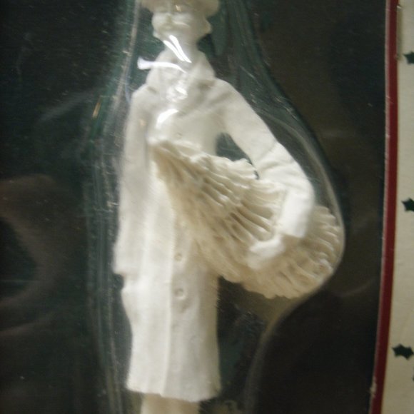 Village Accents Resin Victorian  Figures for Painting - Picture 12 of 16